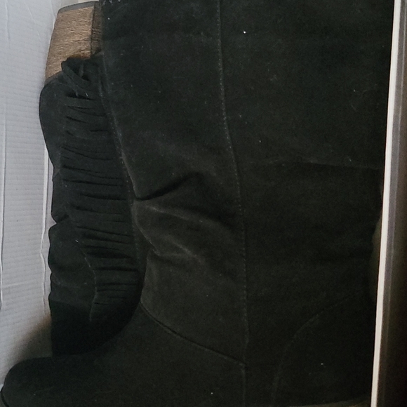 Boots - Picture 1 of 3